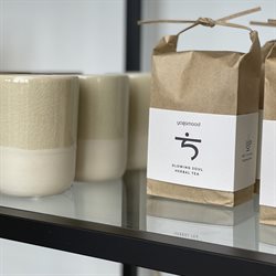 Hvid/beige krus i keramik Nordal